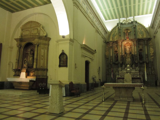 Der sehenswerte Altar ist Zeuge sowohl der Franziskaner als auch der Jesuiten, die das Land zu verschiedenen Zeiten christianisierten.