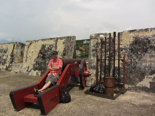 Kanonenfutter. Die Festung San Felipe ist die größte historische Festungsanlage des gesamten südamerikanischen Kontinents.