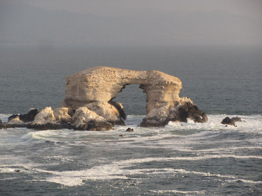 La Portada ist ein beeindruckendes Felsentor vor der Küste von Antofagasta.