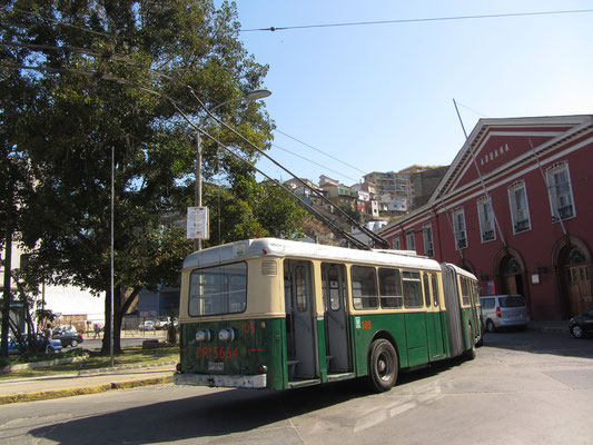 In der Stadt verkehrt ferner seit 1952 der Oberleitungsbus Valparaíso, heute der einzige Obus-Betrieb des Landes.