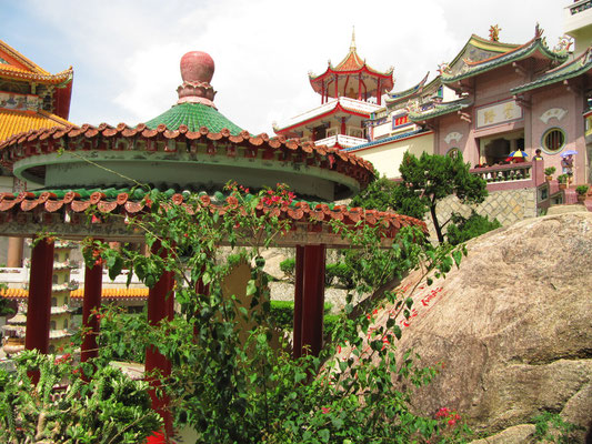Garten im Kek Lok Si Tempel.