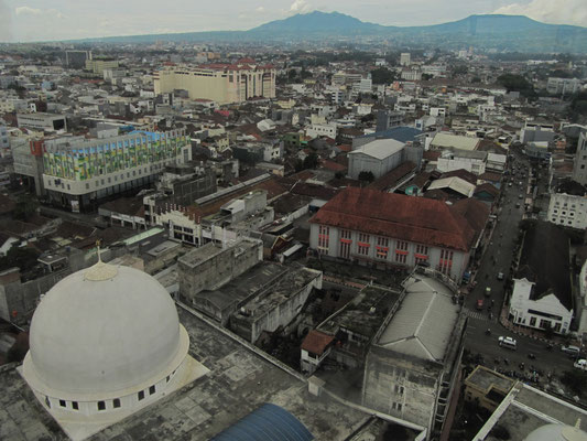 Blick von der zentralen Agung-Moschee.