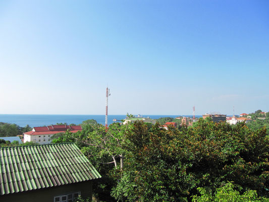 Blick von der Guesthouseterasse auf's Meer.