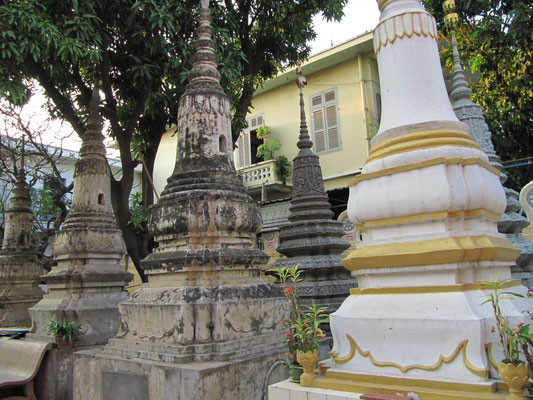 Stupas. (Wat Ounalom)