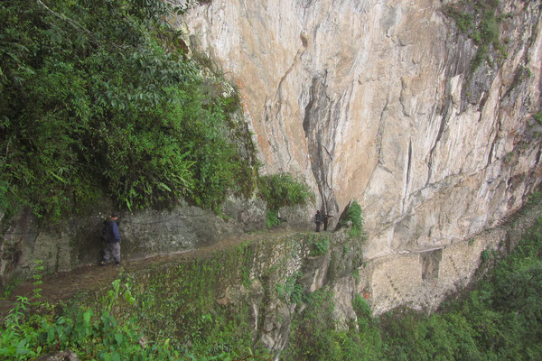 Dieser Überweg stellte früher einen zweiten Eingang nach Machu Picchu dar.