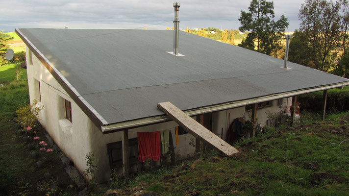 Unser Haus, gebaut mit den Händen unseres Gastgebers und denen seines Vater.