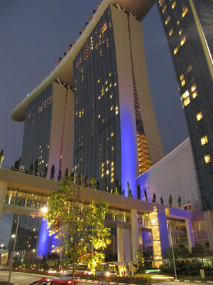 Marina Bay Sands bei Sonnenuntergang.