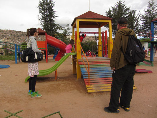 Mit unserer Gastgeberin A. und ihrer kleinen Tochter N. im Freizeitpark.