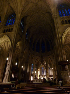 Besondere Gedenkgottesdienste wurden in der Kathedrale nach dem Tod von Andy Warhol und Joe DiMaggio abgehalten.