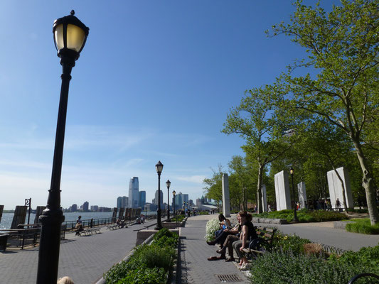 The Battery (bis 2015 Battery Park) ist eine zehn Hektar große Parkanlage auf der Südspitze Manhattan und einer der ältesten Parks in New York City. 