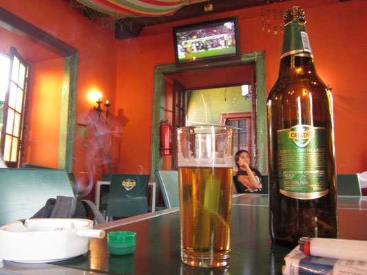 Champions League schauen mit Bier und Zigaretten. Hier durfte mal endlich wieder geraucht werden.