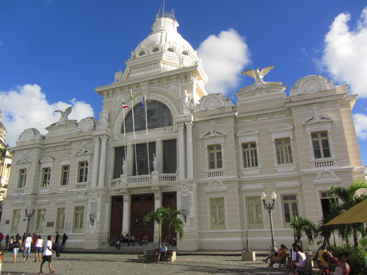 Der Palácio Rio Branco am Praça Municipal war der einstige politische Sitz Kolonialbrasiliens.