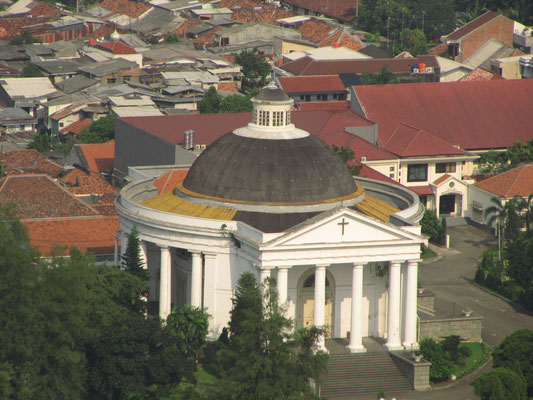 Die Emanuels-Kirche. (Blick vom Monas)