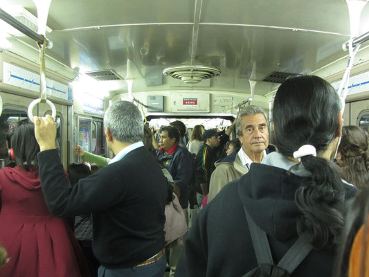 In B.A.'s Subte geht es sehr gesittet zu. Respect the elderly!