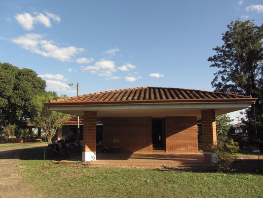 Das Haus von Alfredo Stroessner. Der Sohn eines Bayern wurde am 3. November 1912 in Encarnación geboren. Von 1954 bis 1989 war er Präsident und Diktator von Paraguay. 1973 bekam er den bayerischen Verdienstorden.