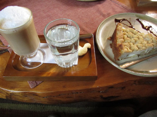 Wir wurden zu leckerem Streßelkuchen eingeladen.