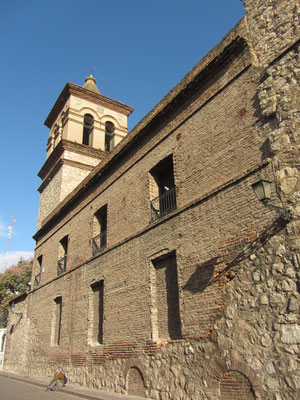 Die Manzana de los Jesuitas besitzt unter anderem die älteste noch erhaltenen Kirche Argentiniens, die Compañía de Jesús von 1671. Der gesamte"Block der Jesuiten" wurde 2000 zum Weltkulturerbe der UNESCO erklärt.