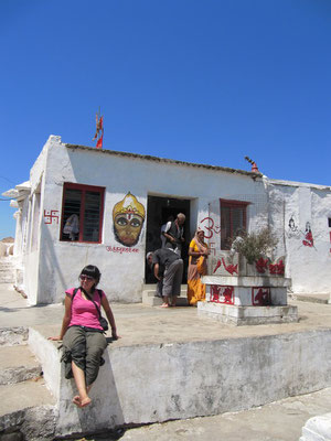 Vor dem Hanuman-Tempel.