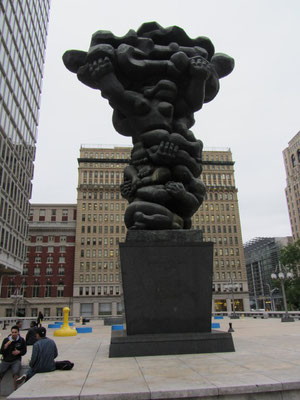 Skulptur auf dem JFK Plaza.