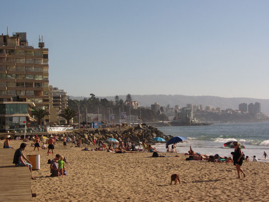 Schöner Strand inmitten der Stadt.