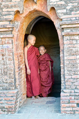 Jeunes movices au temple de Manuha