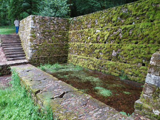 Reconstitution de la fontaine Saint Pierre
