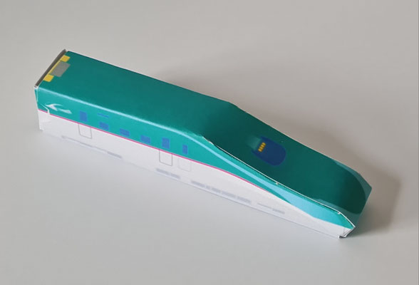 Der Shinkansen ist ein Hochgeschwindigkeitszug in  Japan und hat der Welt das moderne Hochgeschwindigkeitsreisen auf der Schiene nähergebracht.
