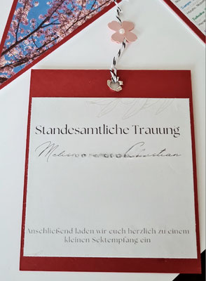 Eine Idee war, die Hochzeitseinladung unterzubringen