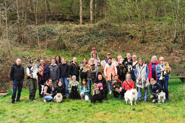 Gruppenfoto am Teffpunkt in Rodalben