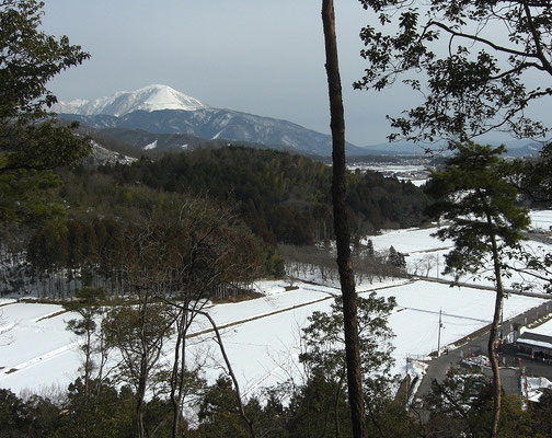 東の尾根から見た冬季の伊吹山