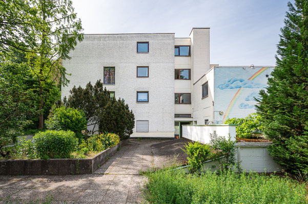 Rückwärtige Ansicht der Wohnanlage in Berlin-Zehlendorf zur vermieteten 1-Zimmer-Eigentumswohnung