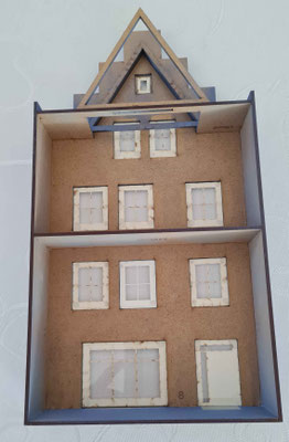 Die verglasten Fenster sind eingesetzt