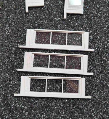 Anbringen der "Überlappung" am Fensterflügel