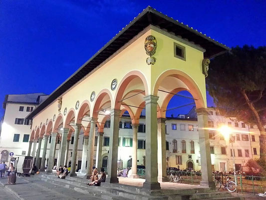 I dintorni: Piazza de Ciompi / The surroundings: Piazza de Ciompi
