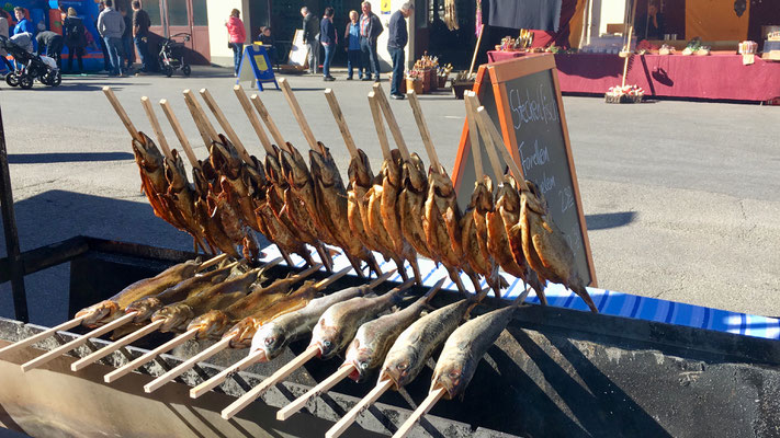 Steckerfische auf Fest