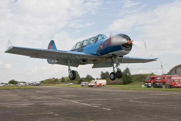 LY-BOS   YAK 52