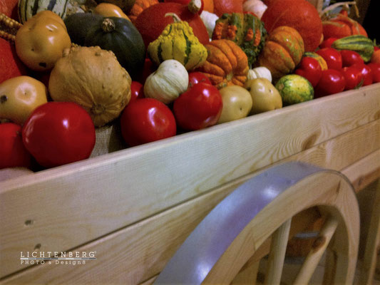 Obstwagen im Kaufhaus | Fruit carriages in the department store