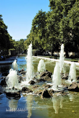 Brunnen in Gartenanlage, Köln