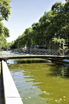 Gartenanlage mit Brückensteg, Köln