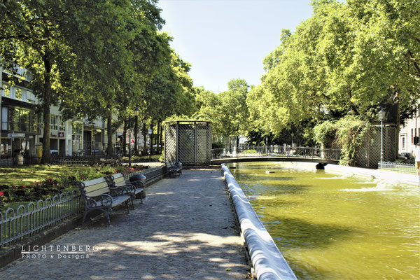 Brunnenanlage mit Bänken, Köln