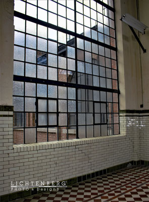 Fensterfront mit Ausguck