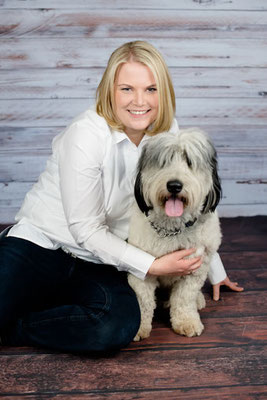 Vera Wigbels mit Therapiebegleithund Frodo (Diplom Logopädin NL) Geschäftsleitung