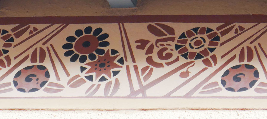 8, rue de la Balance, rare frise peinte en bon état