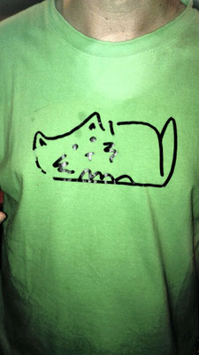 Michael : photo reçue sans explication, un T-shirt illustré par le papa des chats lui même ? 