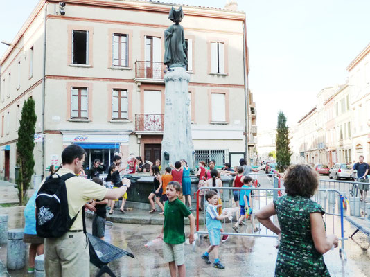 Les gosses et la fontaine