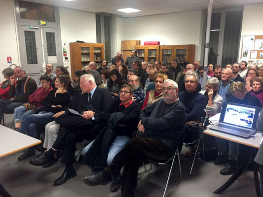 Public nombreux (70 personnes), attentif et discipliné. Tout le monde a pu s'exprimer.