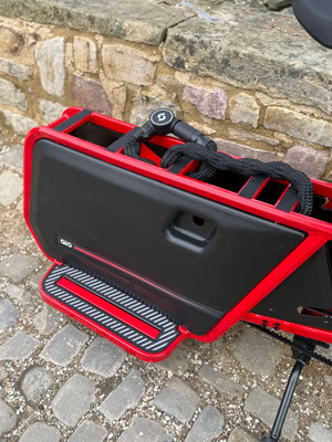 Flexible Lastenfläche: Kinxdersitz, Sitzpads, Taschenhalter oder Transportbox