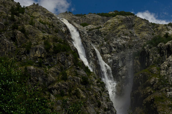 De Shdugra-watervallen in de vallei