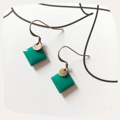 petites boucles d'oreilles laiton verte