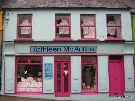 Farbenfrohe Häuser und Geschäfte sind in Irland allgegenwärtig